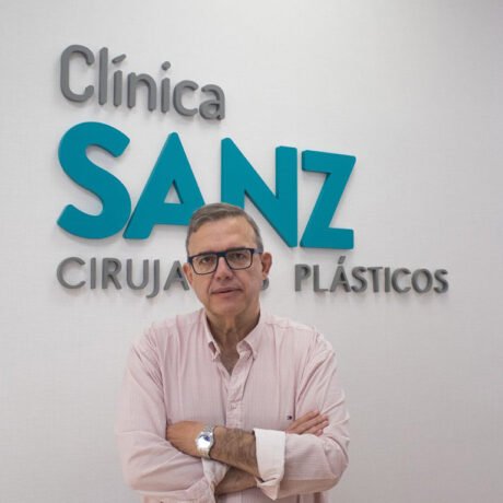 Dr. Juan Ramón Sanz Giménez-Rico, cirujano plástico