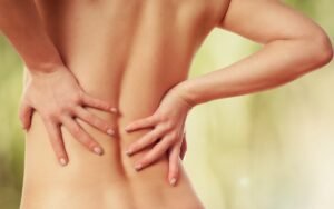 Cómo mejorar el dolor de espalda y cuello provocado por el tamaño excesivo de los senos de la mujer