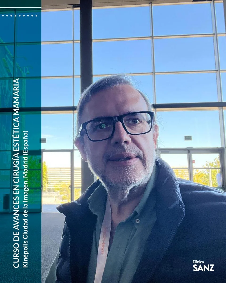 Dr. Sanz durante el curso de cirugía estética mamaria en Madrid