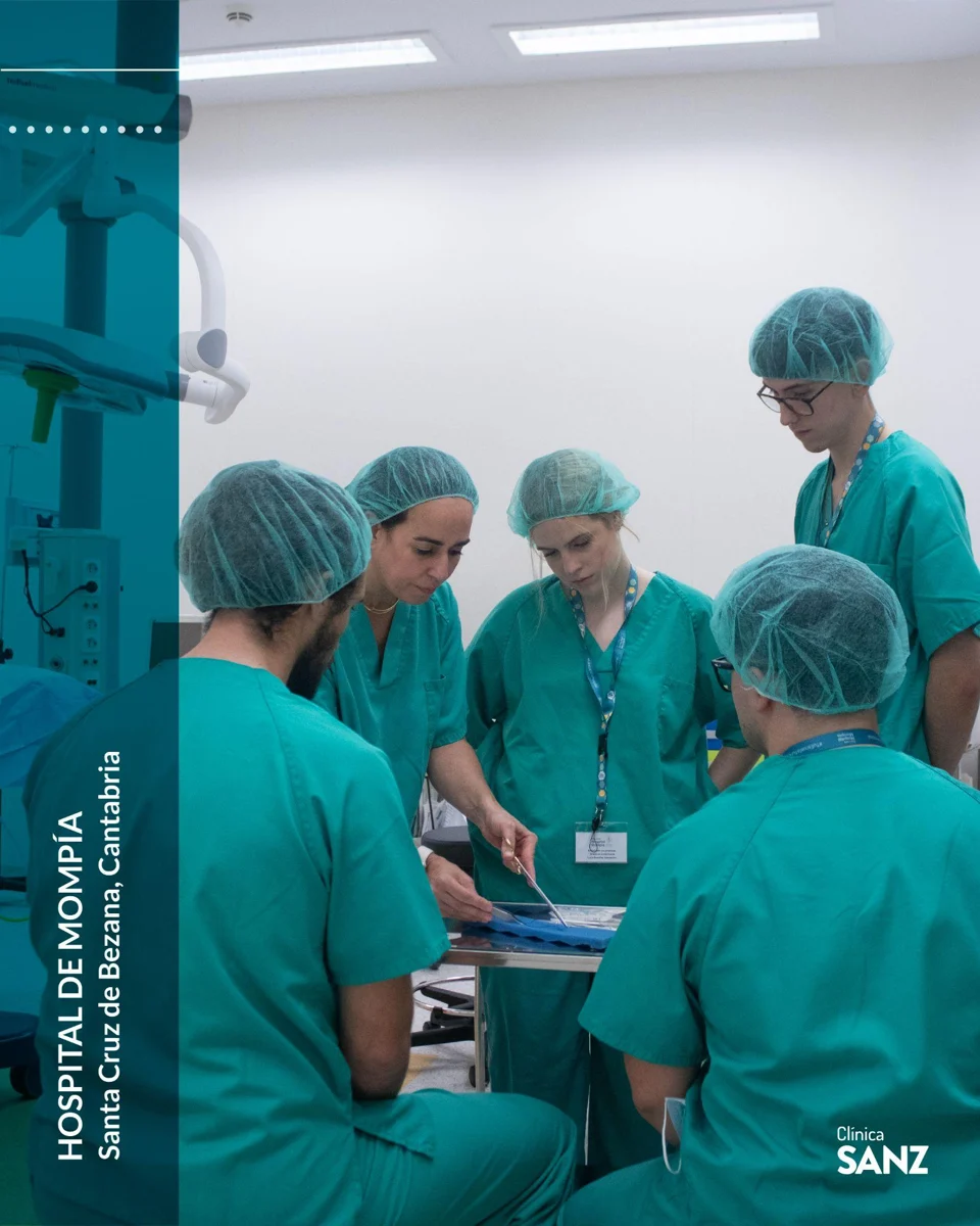 Elena Cabaleiro imparte una clase de suturas en el Hospital Mompía — fotografía 1